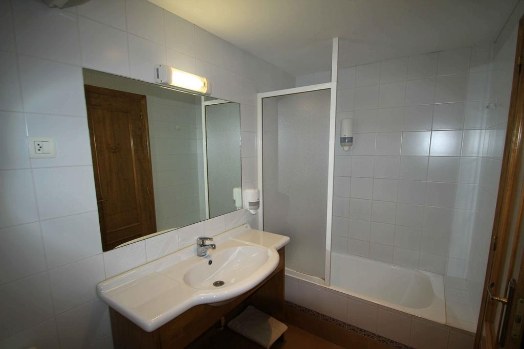 Hotel Hotel, Bungalows Y Camping Viu Víu